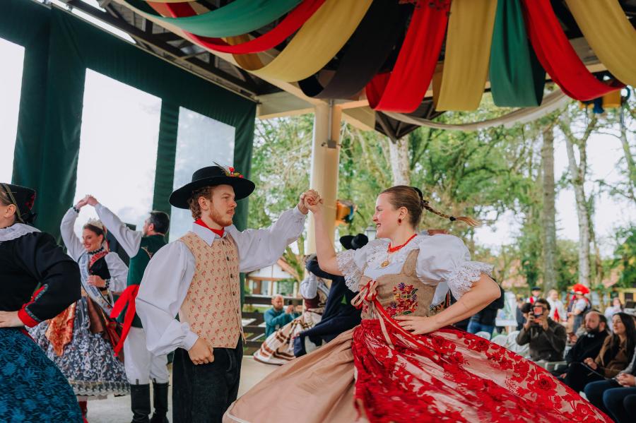 O colorido dos trajes irá invadir Nova Petrópolis