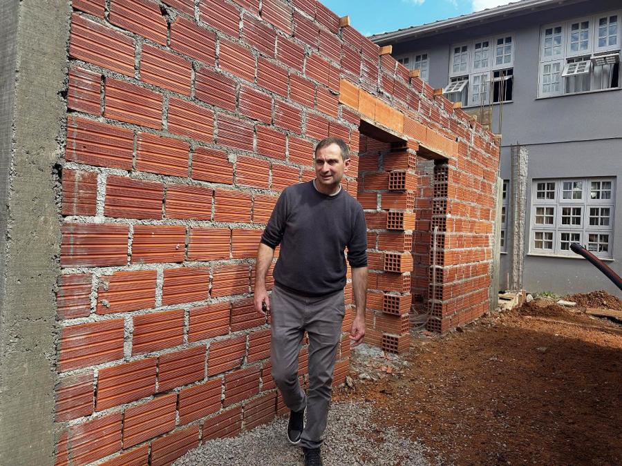 Obra na escola Edvino Bervian