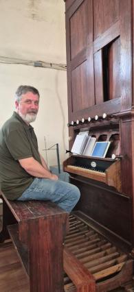 Organista Rodolfo Wulfhorst esteve na igreja no domingo (23)
