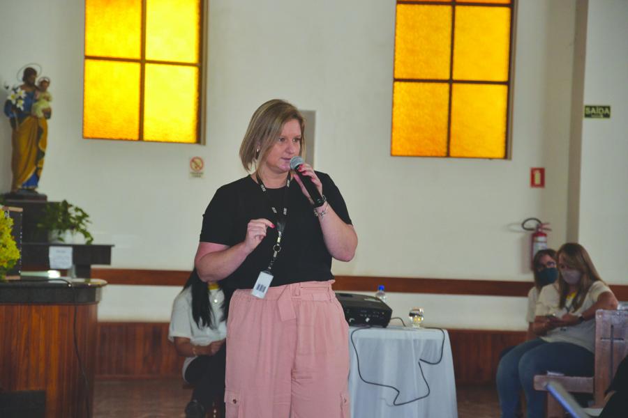 Palestrante Luciana falou sobre a educação em uma perspectiva inclusiva
