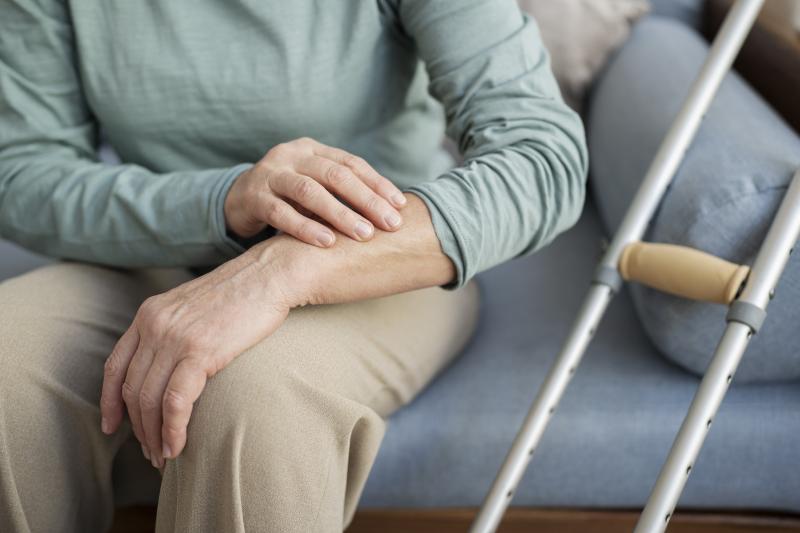 Parkinson além do tremor: os sinais silenciosos que ajudam a antecipar o diagnóstico