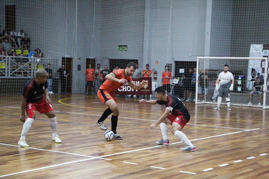Partida foi acirrada do início ao fim