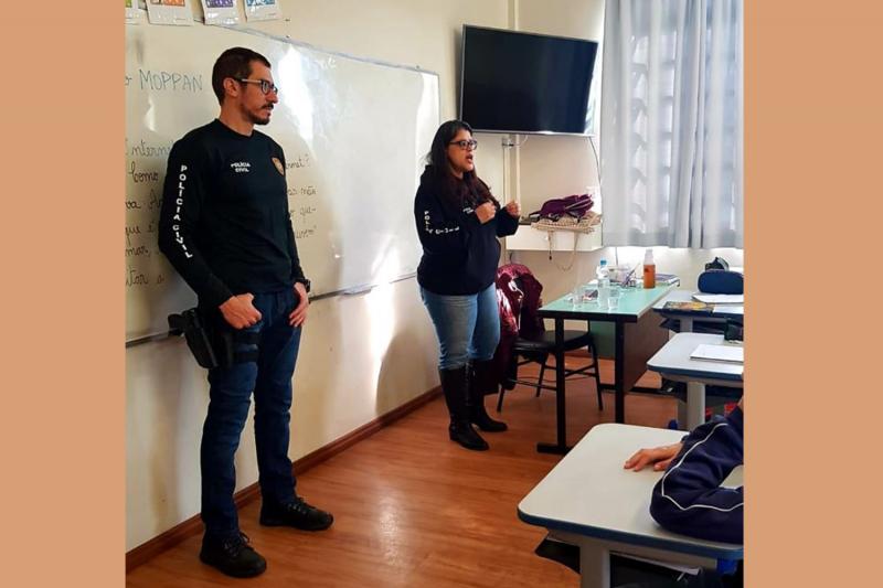 Conversa com alunos da escola Arno Nienow ocorreu na segunda-feira (27)