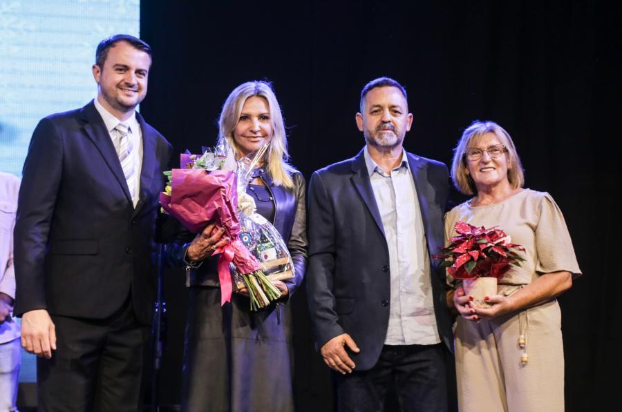 Prefeito Jerri, Ana Kuhn, Maicá e voluntária Carmen