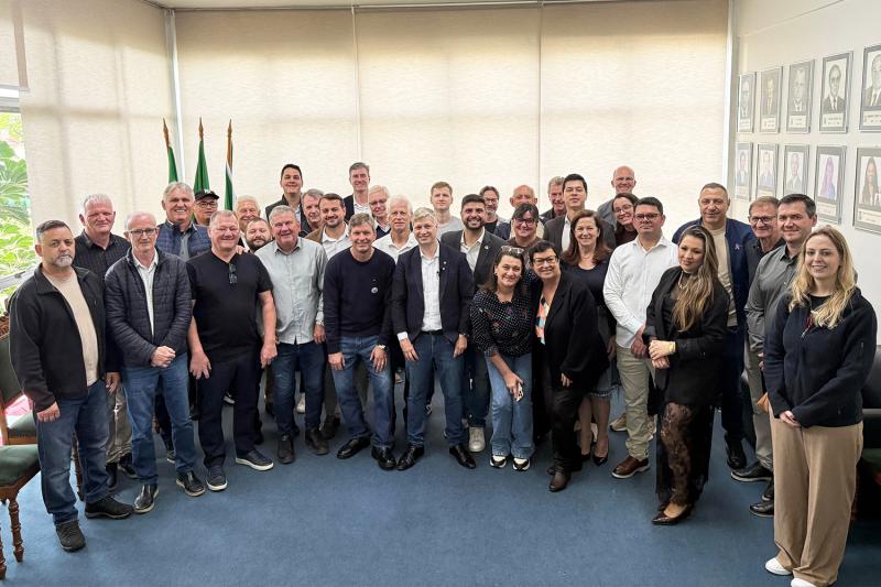 Prefeitura de Dois Irmãos recebe a visita do senador eleito Marcel van Hattem