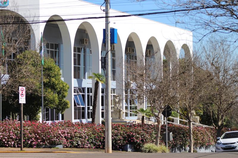 Homem é servidor público municipal