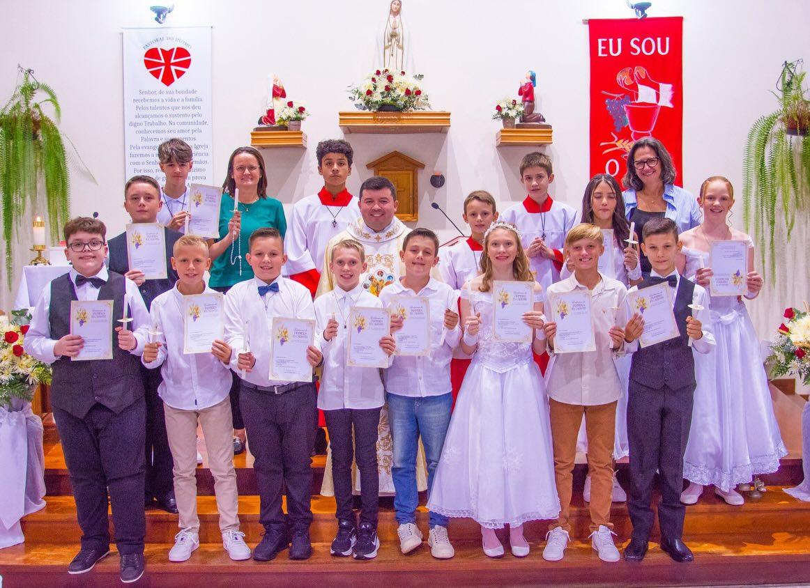 Primeira Eucaristia na Paróquia São Miguel