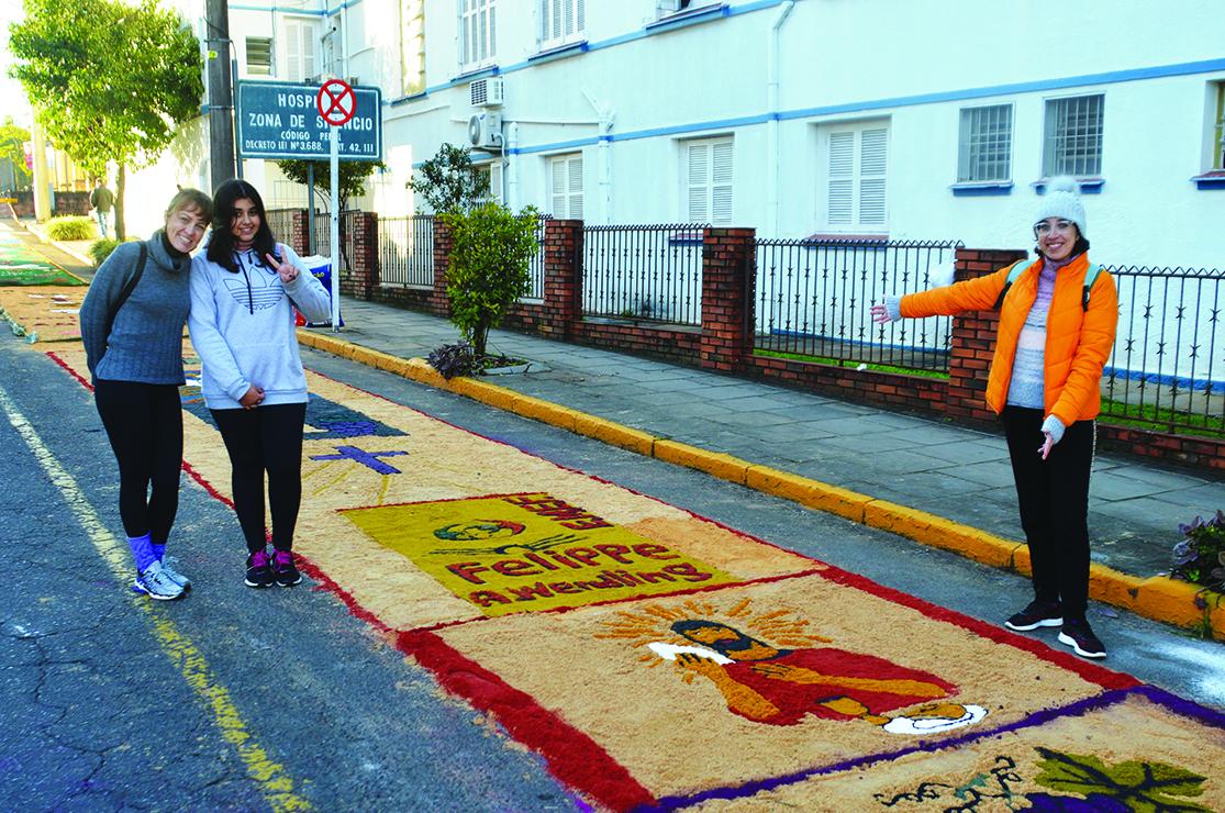 Professora Cátia, com a aluna Bruna Rodrigues e a professora Heloisa