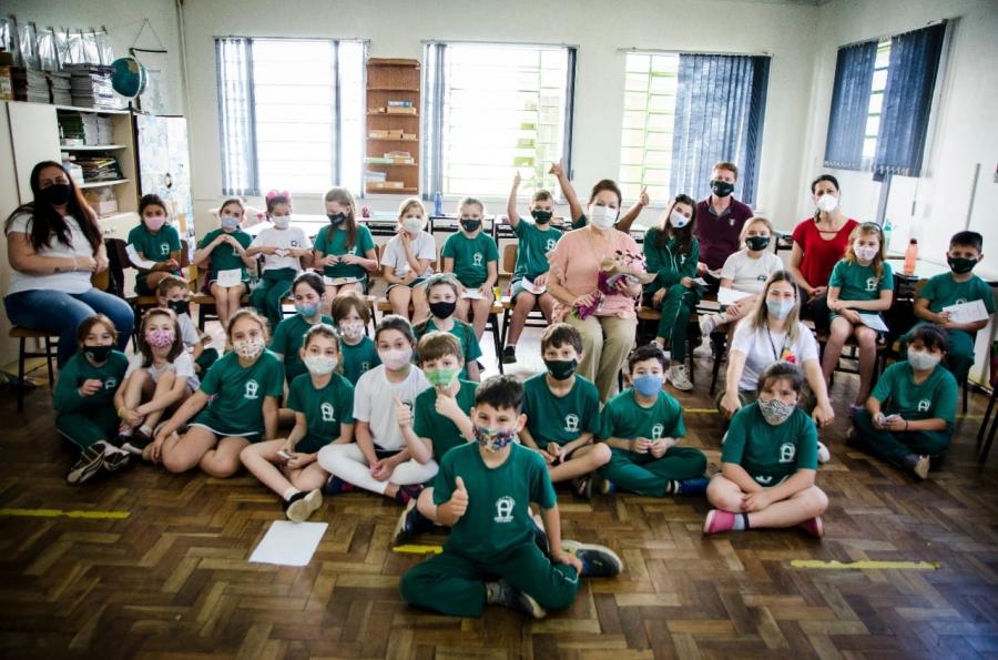 Programação inclui contações de histórias nas escolas