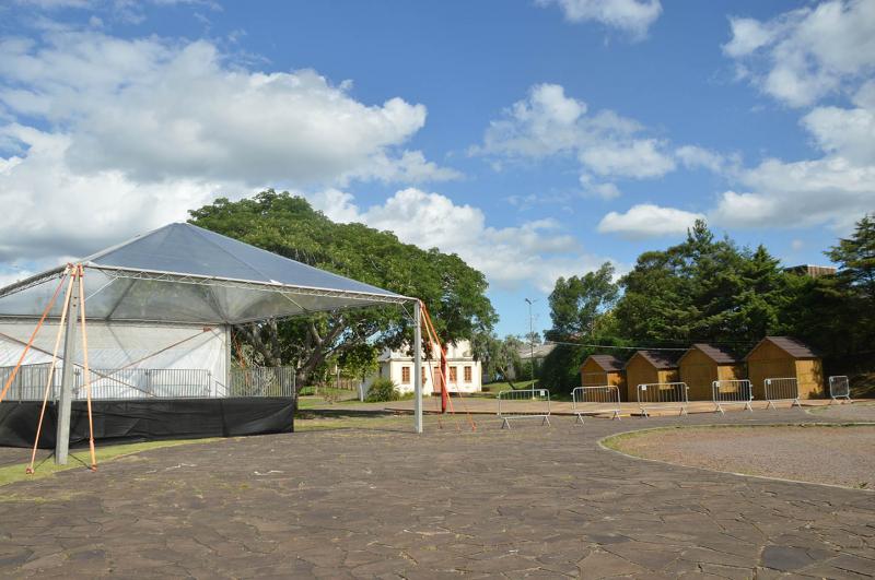 Local ganha palco e praça de alimentação