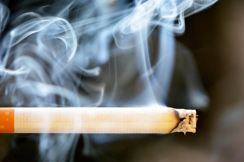 Projeto de lei quer proibir nascidos a partir de 2009 de comprar cigarros por toda a vida no Reino Unido; entenda