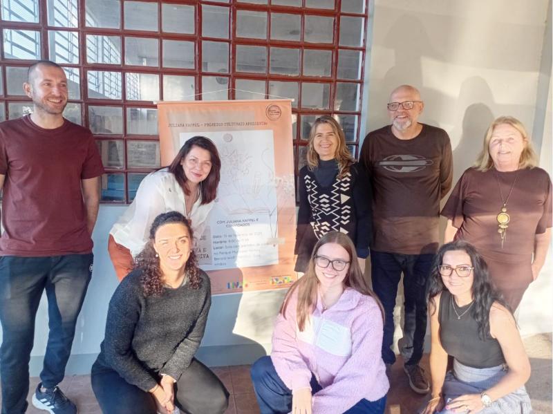 Encontro da oficina de escrita: Lucas Maria, Juliana Kappel, Sandra Bier, Ricardo G. De Moraes, Senaide Korb, Bruna Hadres, Joana Gallas e Margarete Quintana