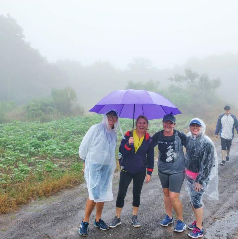 Registro de uma das primeiras caminhadas do grupo, abaixo de chuva