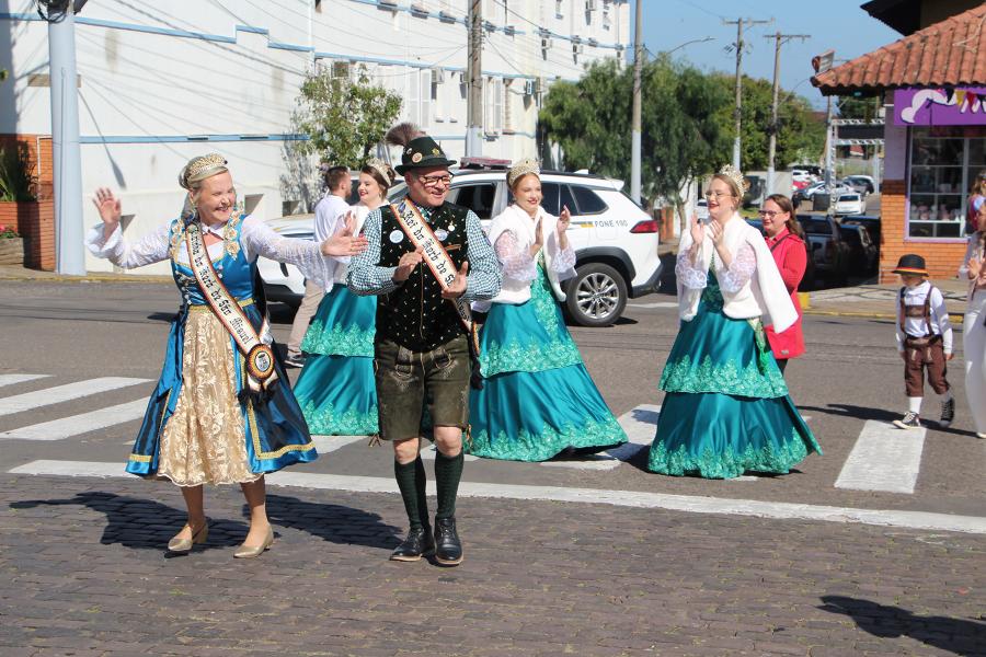 Rei e Rainha do Kerb com a Soberanas de Dois Irmãos