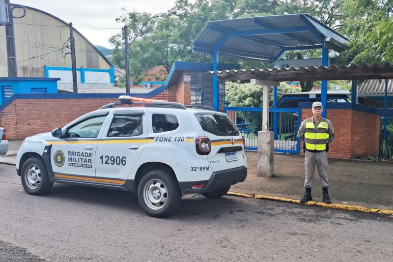 Ronda na escola estadual Affonso Wolf, com sargento Nilson Conceição de Souza