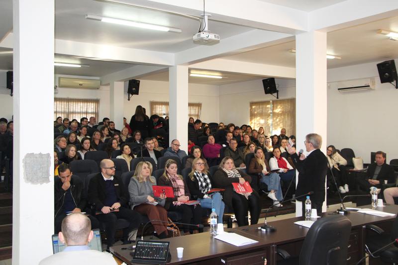 Seminário sobre Reforma Tributária lota a Câmara de Vereadores de Dois Irmãos