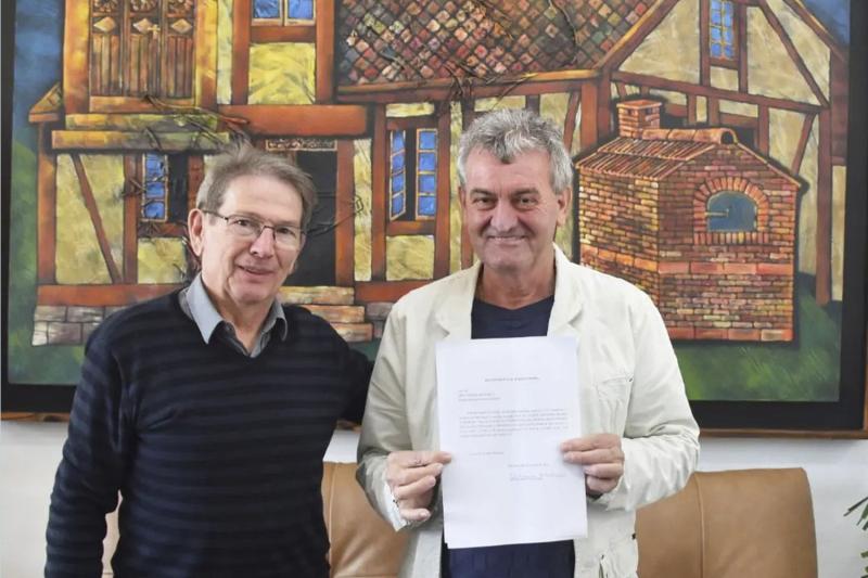 Juarez com Sinésio (Foto: Divulgação / PMDI)