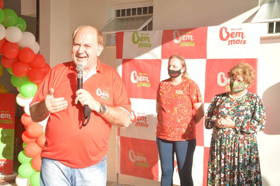 Severino Seger, gerente do mercado