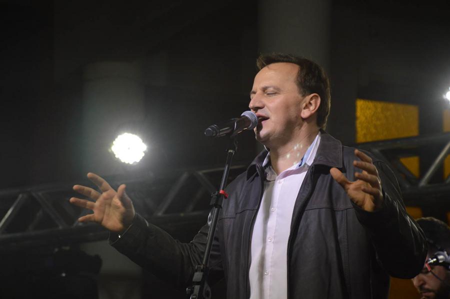 Show com o Padre Ezequiel Dal Pozzo marcou a noite de inauguração