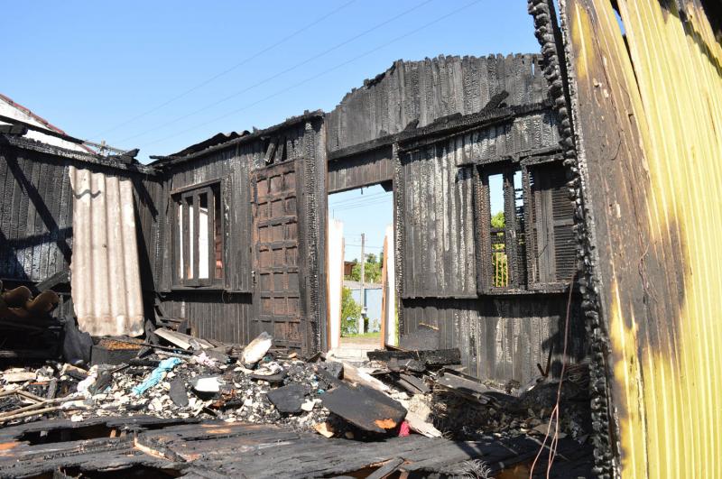 Fogo destruiu residência no Navegantes