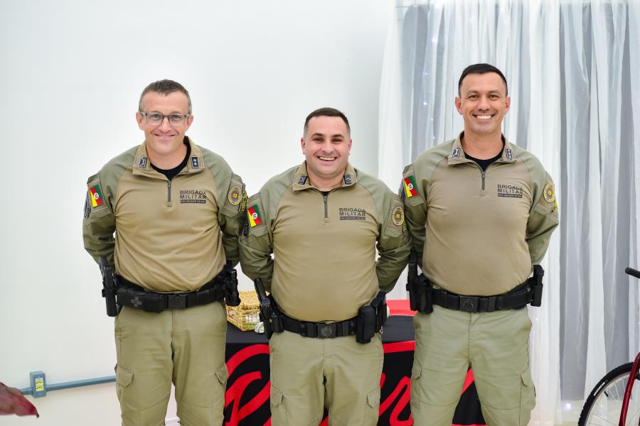 Tenente Elton, soldado Razeira e tenente coronel Beron