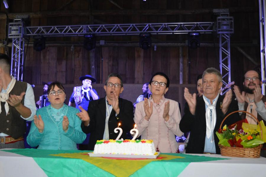 Teodosia, Valdecir, Regina e Olídio, da patronagem, comandaram os “Parabéns” aos 22 anos da ACTG