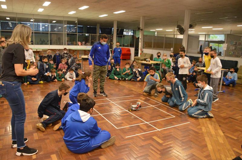 Combate de Robôs ocorreu na manhã desta quinta-feira