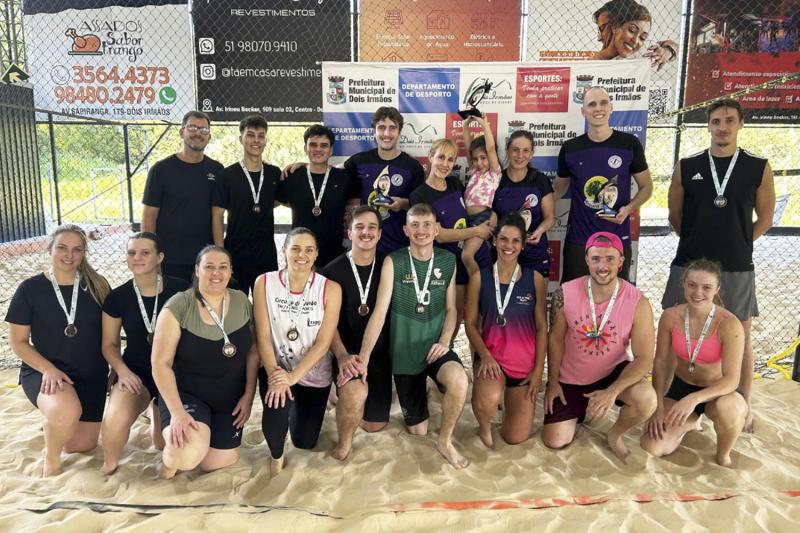Torneio de Vôlei de Areia 4x4 Misto reuniu 11 equipes em Dois Irmãos