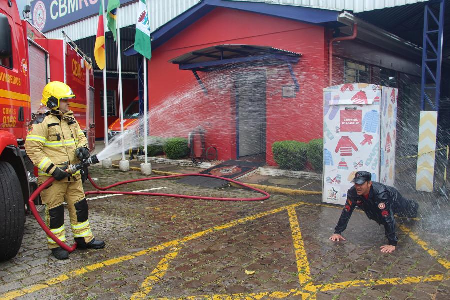Tradição do Corpo de Bombeiros marca a passagem do militar para a reserva