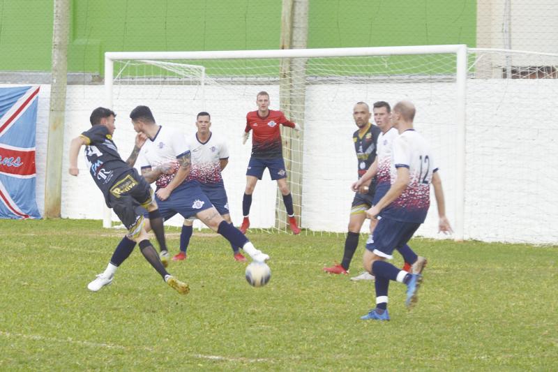 Amigos da Bola eliminou o Hooligans nos pênaltis