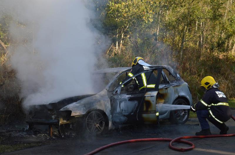 Ocorrência foi atendida pelos bombeiros