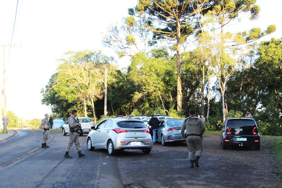 Veículos que passaram pela região foram revistados