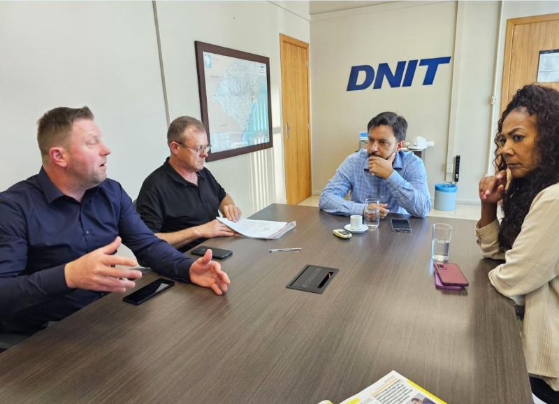 Kiko e Pitcha com o superintendente Hiratan e a ex-prefeita Tânia no DNIT (Fotos: Divulgação)
