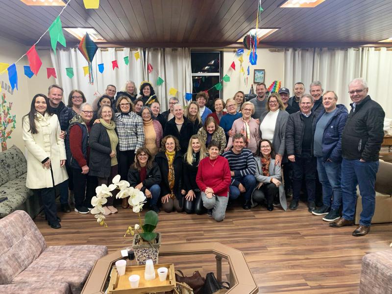 Confraternização ocorreu na segunda-feira na sede do grupo (Foto: Divulgação)